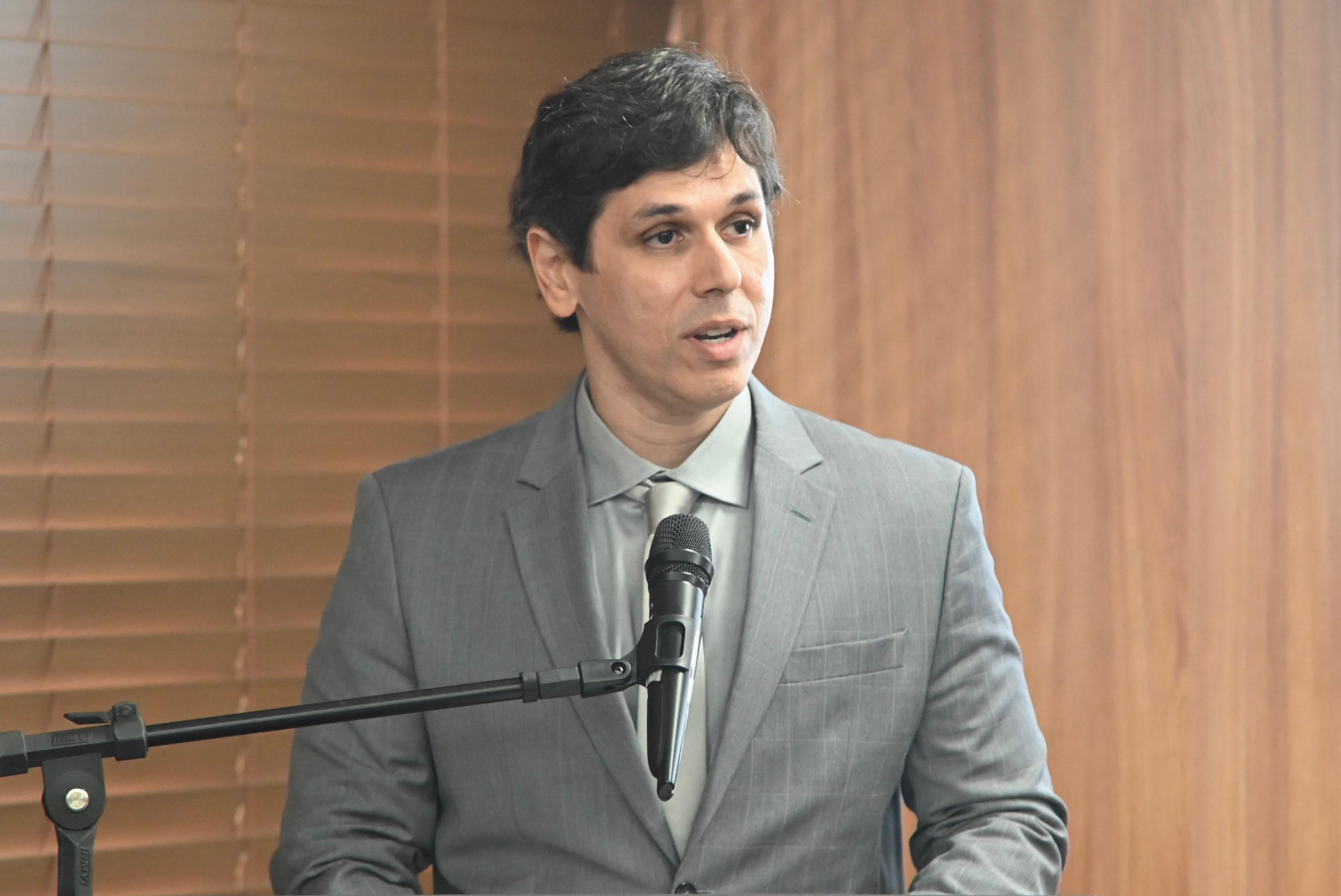 BRÍCIO MELO.jpg